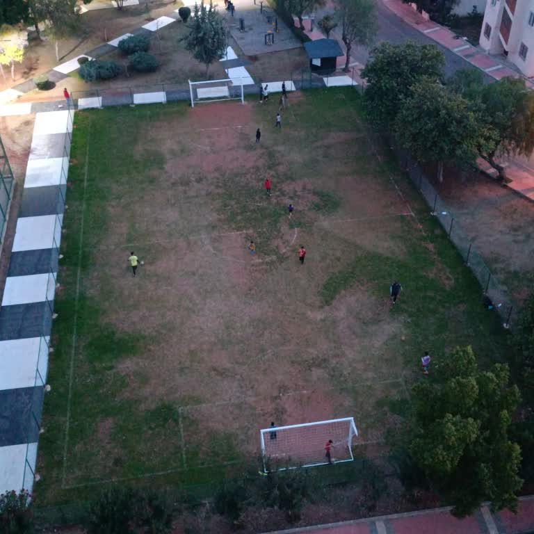 Futbol Sahası Gürültüsü: Mahalle Sakinlerinin Huzuru Kaçtı