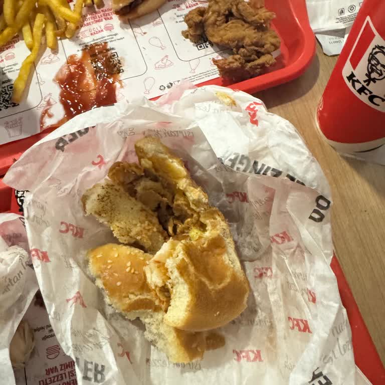 AVM'de Bayat Hamburger ve İlgisiz Servis