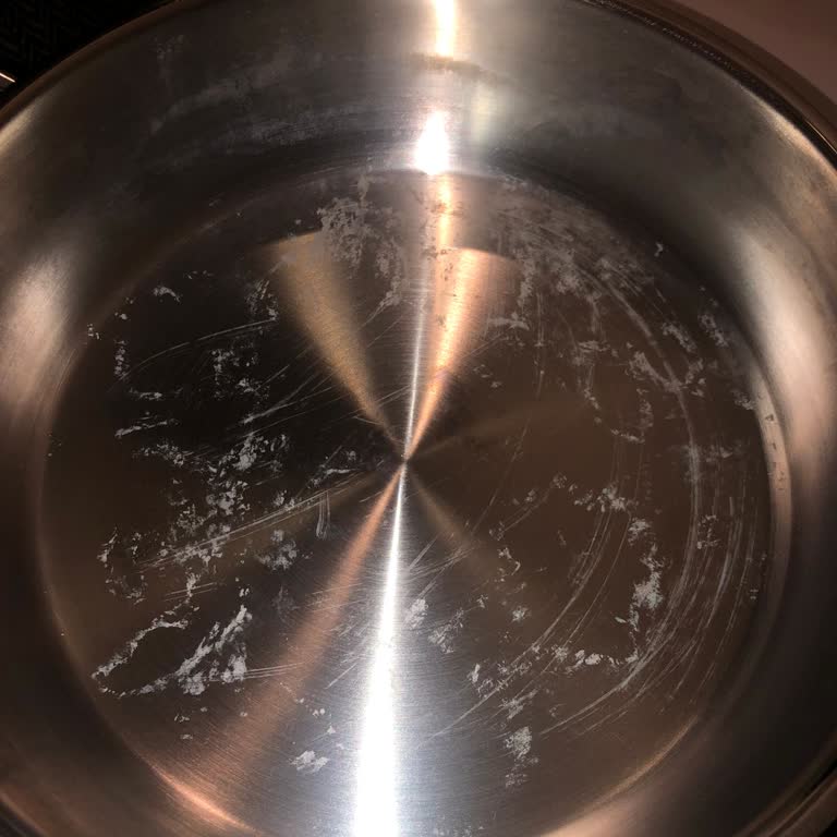 Karaca Çelik Tencere Setinde İlk Kullanımda Lekeler Ve Sararma