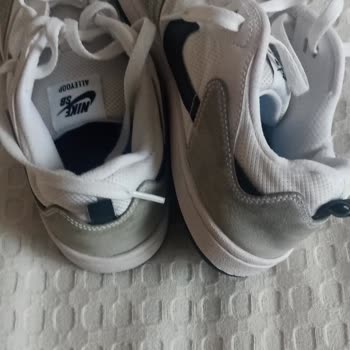 Nike Yağmurda Islanan Ayakkabının Şaşırtıcı Değişimi