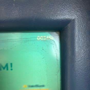 VakıfBank ATM'de Sıkışan Para: Acil İade Talebi