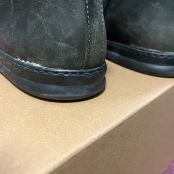 Camper Botlarda Üretim Hatası: Simetrik Çizgiler Ve Reddedilen İade Talebi