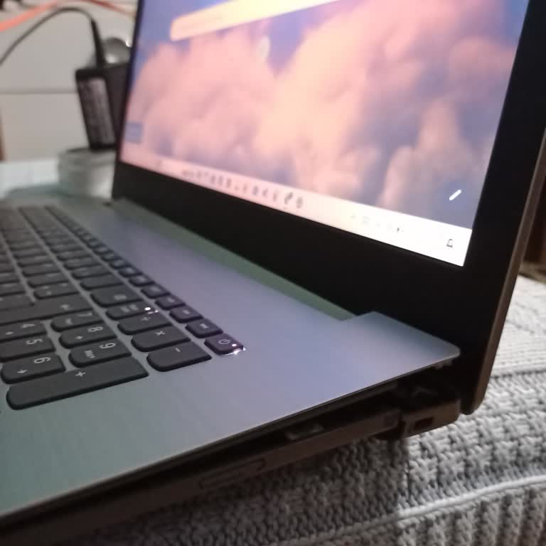 Lenovo Bilgisayar Menteşe Sorunu Ve Kullanım Zorluğu
