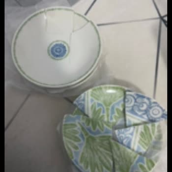 Kırık Tabak Seti Ve Yetersiz Müşteri Hizmeti