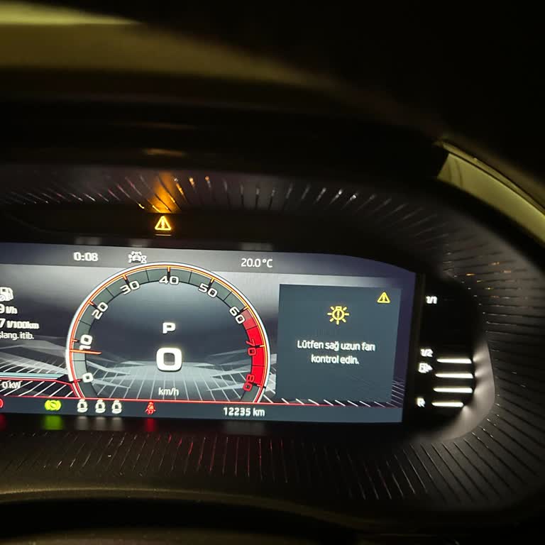 Skoda Fabia Far Uyarısı Uzun Yolda Tehlike Yaratıyor