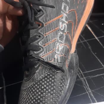 Filo Mağazasından Alınan Kramponun Yan Tarafının Yırtılması