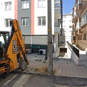 Binamızın Girişindeki Aydınlatma Direği Sorunu