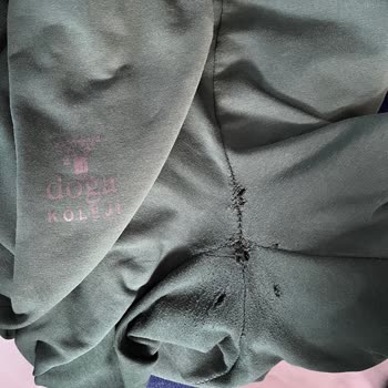 Kalitesiz Okul Kıyafetleri Ve Zorunlu Satın Alma Baskısı