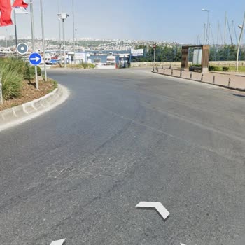 Büyükçekmece'de Yanlış Yere Taşınan İETT Durağı Sorunu