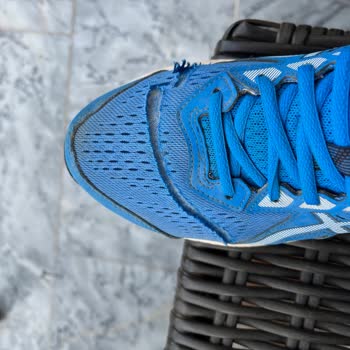 Asics Ayakkabıda Beklenmedik Yırtıklar