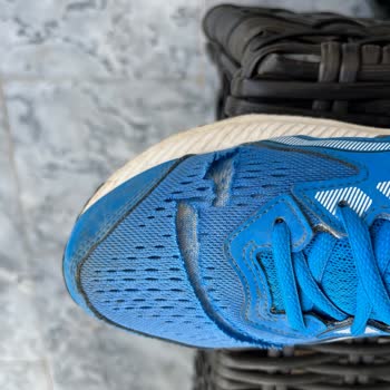 Asics Ayakkabıda Beklenmedik Yırtıklar
