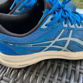 Asics Ayakkabıda Beklenmedik Yırtıklar