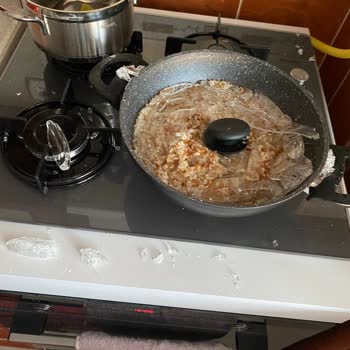 Patlayan Tencere Kapağı İle Tehlikeli Anlar