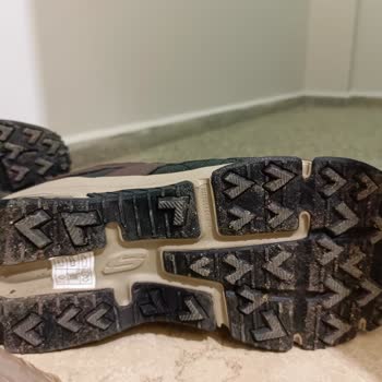 Su Geçirmez Botlar Yağmurda Kaydı: Güvenlik Tehlikesi