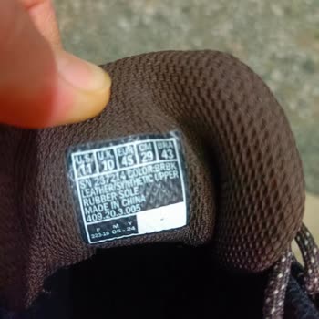 Su Geçirmez Botlar Yağmurda Kaydı: Güvenlik Tehlikesi