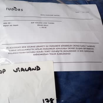 Tudors Gömleği Boyasını Tişörte Verdi, Müşteri Hizmetleri Çözüm Sunmuyor