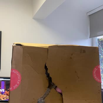 Kusurlu Kargo Ve Yetersiz Müşteri Hizmetleri