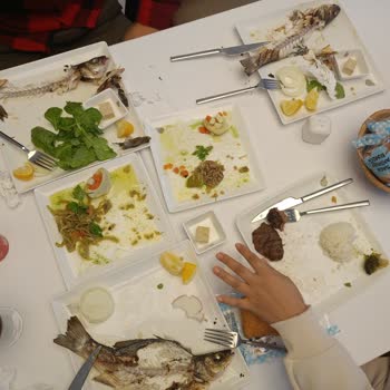 İBB Sosyal Tesisleri Pişmemiş Balık Ve Kötü Hizmet Deneyimi