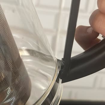 Schafer Çaycıda Güvenlik Sorunu: Kaynar Çay Kazası