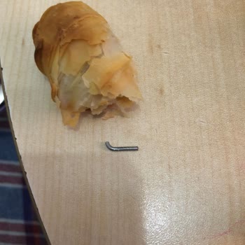 A101'den Alınan Börekten Çıkan Çivi Şoku