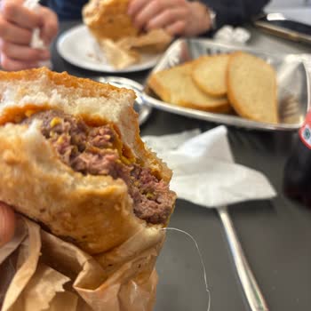 Köfteci Yusuf'ta Yabancı Madde Şoku Ve İlgisiz Hizmet