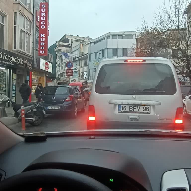 Çöp Kamyonu Saatleri Vatandaşı Çileden Çıkarıyor