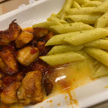 Sulu Makarna Ve Lezzetsiz Sebze Deneyimi