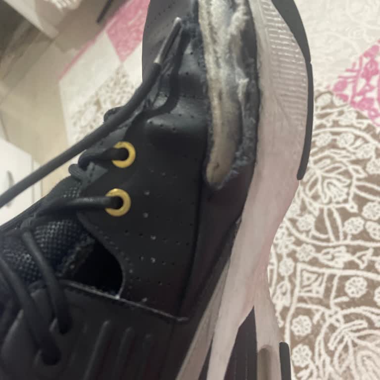 Sneaks Up Mağazasından Alınan Nike Ayakkabının Kısa Sürede Yıpranması