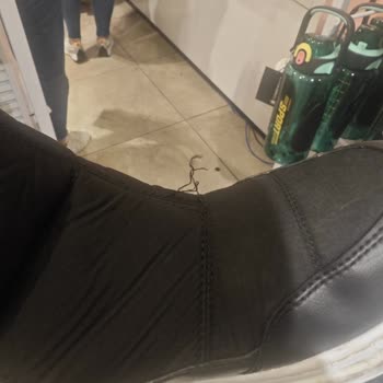 FLO Cevahir AVM'den Alınan Ayakkabının Dikiş Sorunu