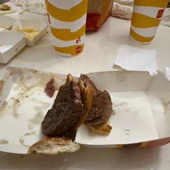 Çiğ Et Skandalı: McDonald's Müşteri Hizmetleri Sessiz