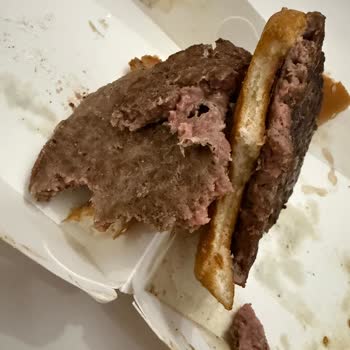 Çiğ Et Skandalı: McDonald's Müşteri Hizmetleri Sessiz