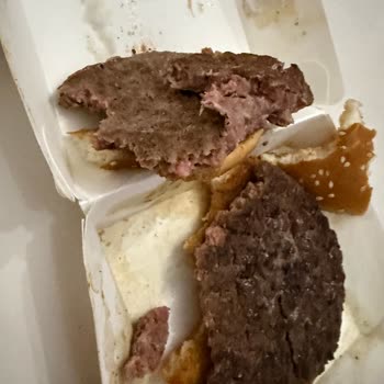 Çiğ Et Skandalı: McDonald's Müşteri Hizmetleri Sessiz