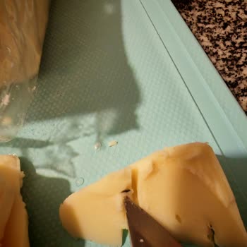 Şok Market 'ten Aldığım Peynirde Yabancı Madde Şoku