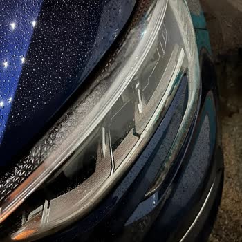 Yağmurlu Gecede Renault Megane Far Sorunu