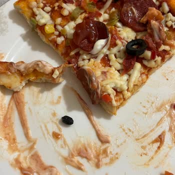 Şok Marketler Lezztat Pizzadan Zeytin Çekirdeği Çıktı