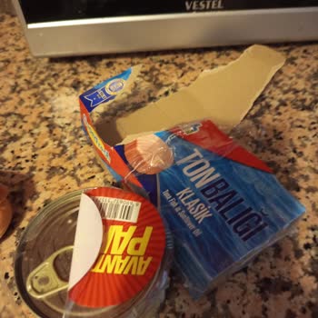 Superfresh Ton Balığından Çıkan Şok Edici Uzun Saç