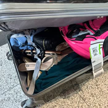 AJet – Probleme mit Buchung, beschädigtem Koffer und fehlenden Gegenständen