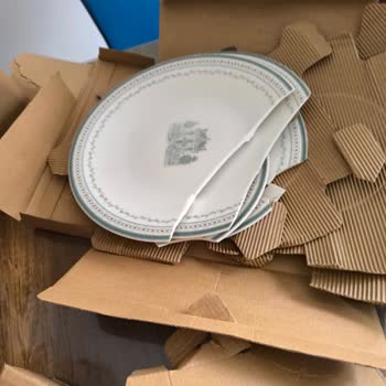 Kırık Tabaklar Ve Yanıtsız Müşteri Hizmetleri