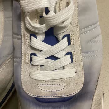 Lacoste Ayakkabıda Renk Sorunu