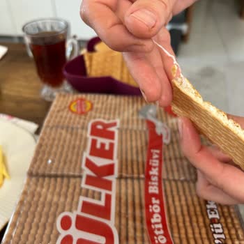Ülker Bisküvisinde Çuval İpi Tehlikesi
