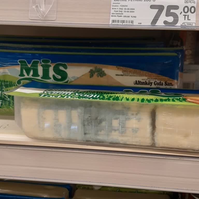 Şok Market'te Küflü Kaşar Peyniri Şoku