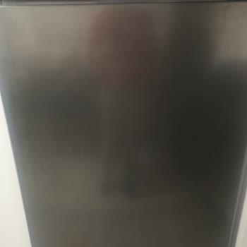 Arçelik Buzdolabının Boyası Su Gibi Akıyor, Müşteri Hatası Deniyor