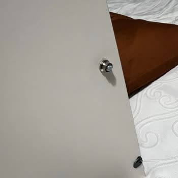 Tehlike Yaratan Kırık Dolap Rafı