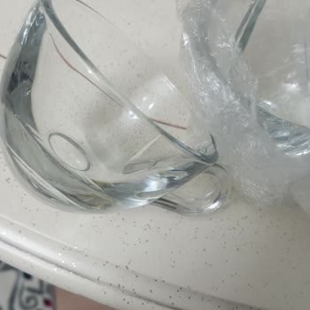 Dolap Kırık Kupalar Ve İlgisiz Destek