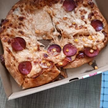 Geç Gelen Ve Dağılmış Pizzalarla Hayal Kırıklığı