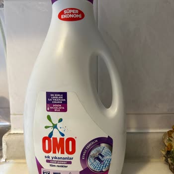 OMO Deterjanı Kıyafetlerde Kalıcı Mavi Lekeler Bırakıyor