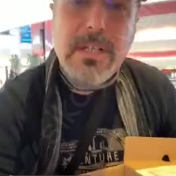 Skechers Kalitesiz Ayakkabının Arkasında Durmuyor!