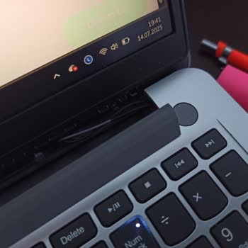 Lenovo Menteşe Sorunu Tekrarlıyor: Sol Menteşe Çatırdamaları