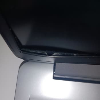 Lenovo Menteşe Sorunu Tekrarlıyor: Sol Menteşe Çatırdamaları