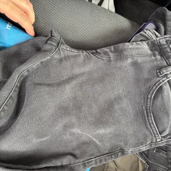 Mavi'den Aldığım Pantolonlar Hızla Soldu Ve Astarı Aşındı